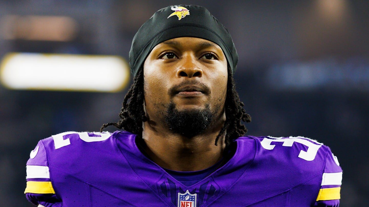 [ad_1] Ty Chandler, running back-ul Minnesota Vikings, a revenit pe lista activă a echipei după ce a fost scos de pe injured reserve marţi, marcând prima lui apariţie în sezon de la deschiderea săptămânii 1