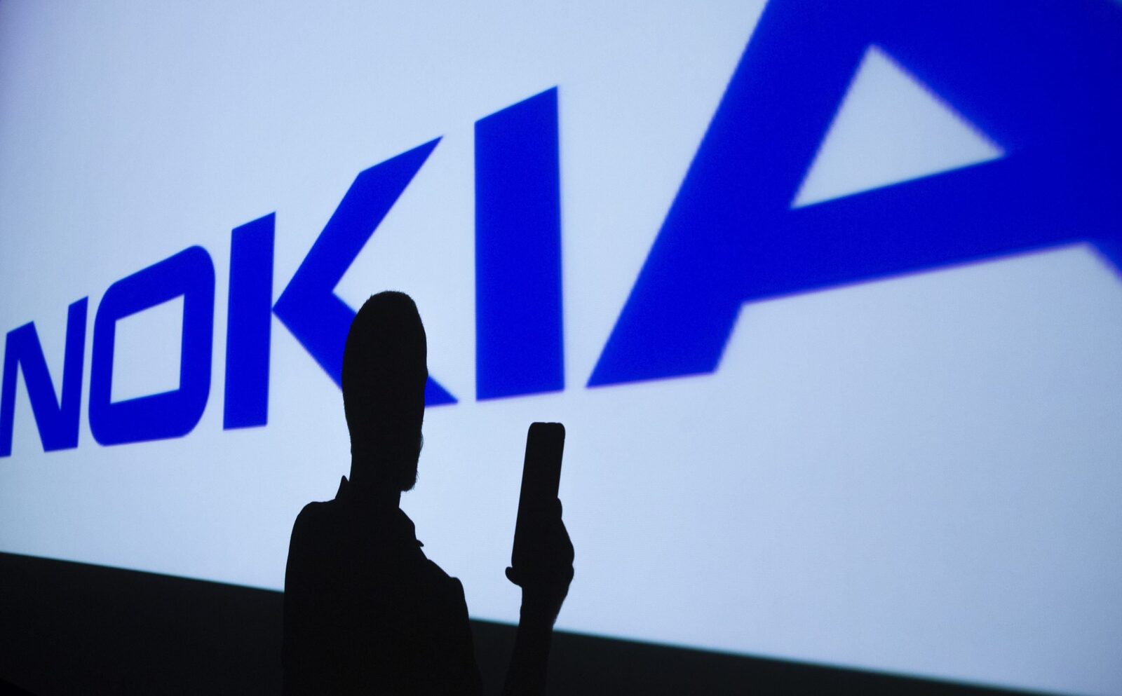 [ad_1] Finanțarea Nokia de 870 de milioane de euro, acordată de Banca Europeană de Investiții, marchează un pas important pentru dezvoltarea tehnologiilor mobile de generație următoare