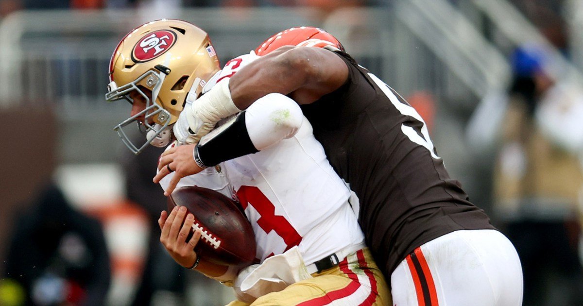 .Myles Garrett se apropie de recordul de sack-uri din NFL. Dar al cui este?
