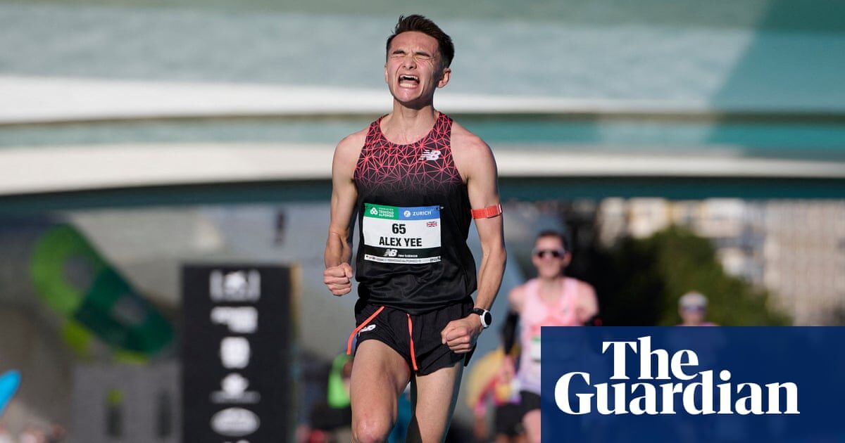 [ad_1] Alex Yee a devenit al doilea alergător britanic cu cel mai rapid timp la maraton, în urma unei curse spectaculoase la Valencia, unde a încheiat cu 2 ore 6 minute 38 de secunde