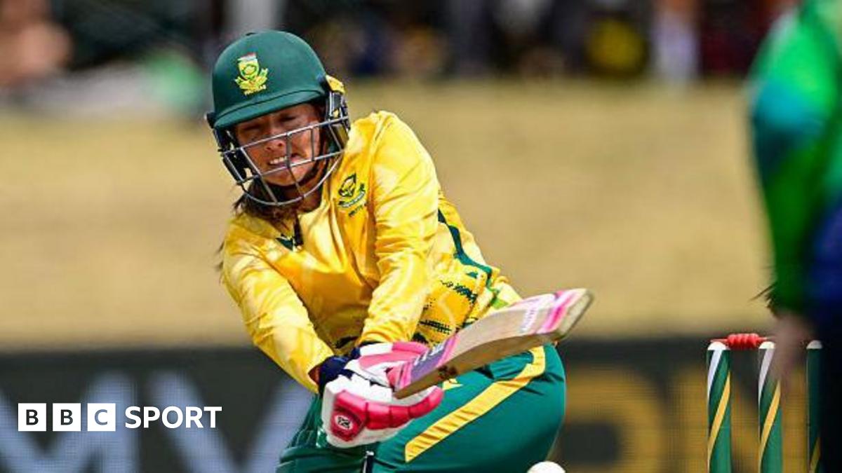 [ad_1] South Africa beat Ireland by seven wickets in East London, învingând echipa irlandeză în primul meci one‑day international al seriei de trei partide