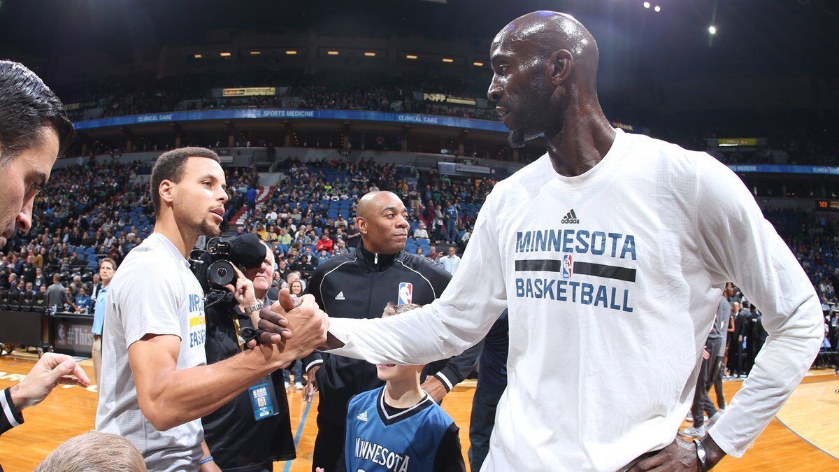 [ad_1] Kevin Garnett a declarat recent că Steph Curry este GOAT al acestei ere NBA