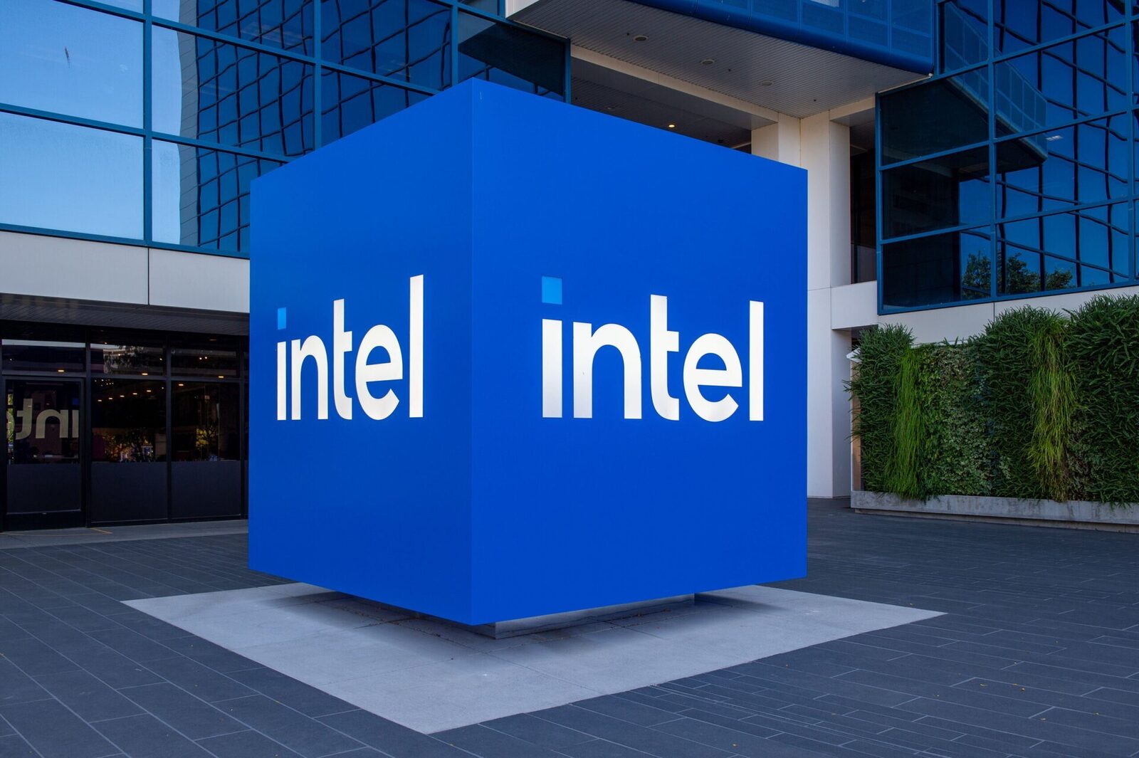 [ad_1] Instanţa din Luxemburg a redus amenda antitrust Intel de la 376 la 237 milioane de euro, conform deciziei Reuters publicate recent