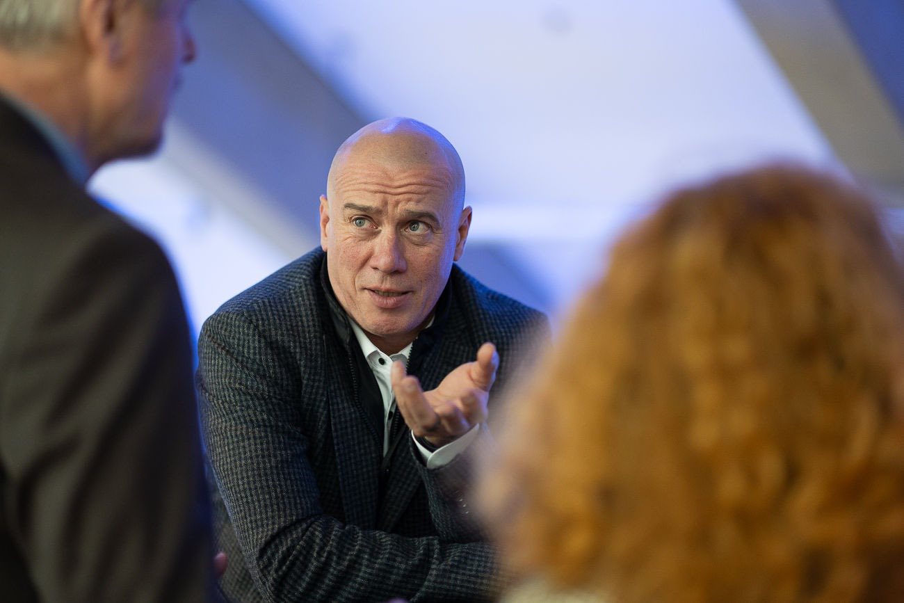 Ministrul Culturii susține că modificările la Legea drepturilor de autor aduc beneficii pentru artiști și autori, în timp ce opozanții avertizează asupra riscurilor de control excesiv Schimbări majore în legislația privind drepturile de autor din România fac din nou subiectul discuției publice și politice, după declarațiile ministrului Culturii, Andras Demeter, conform căruia modificările propuse de Ministerul Culturii (MC) la Legea nr
