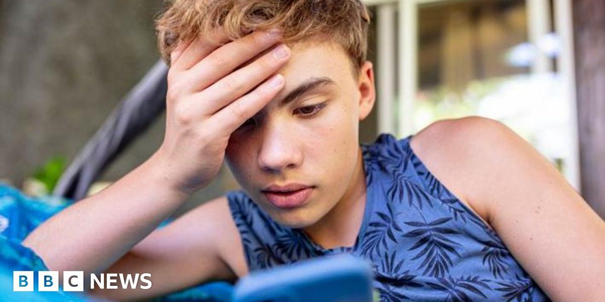 Australia social media ban: Teens navigate new world without social media as ban takes effect