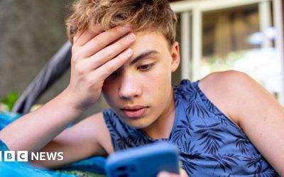 Australia social media ban: Teens navigate new world without social media as ban takes effect