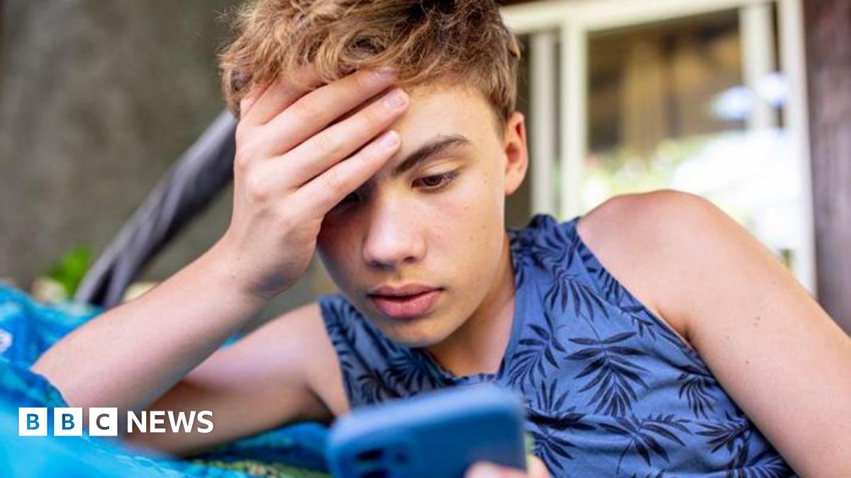 Australia social media ban: Teens navigate new world without social media as ban takes effect