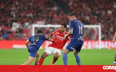 Benfica 1 - 0 Famalicão | Intervalo na partida com as 'águias' a vencerem - Futebol