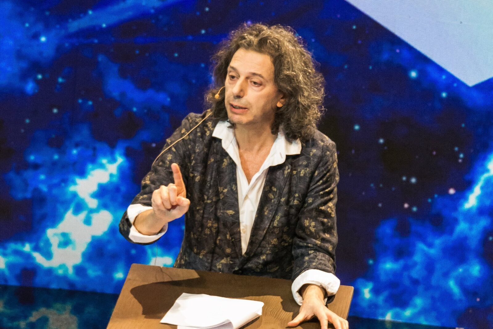 [ad_1] În cadrul unei conferințe organizate de UNESCO, filosoful francez Eric Sadin a lansat un apel la o „luptă la nivel de civilizație” împotriva inteligenței artificiale, cerând garanții concrete din partea editurilor și a platformelor muzicale privind originea umană a operelor