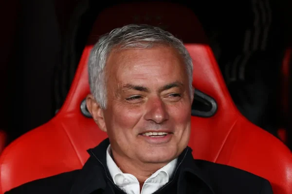 Exclusivo Glorioso 1904 – Benfica já tem prenda para oferecer no Natal a Mourinho