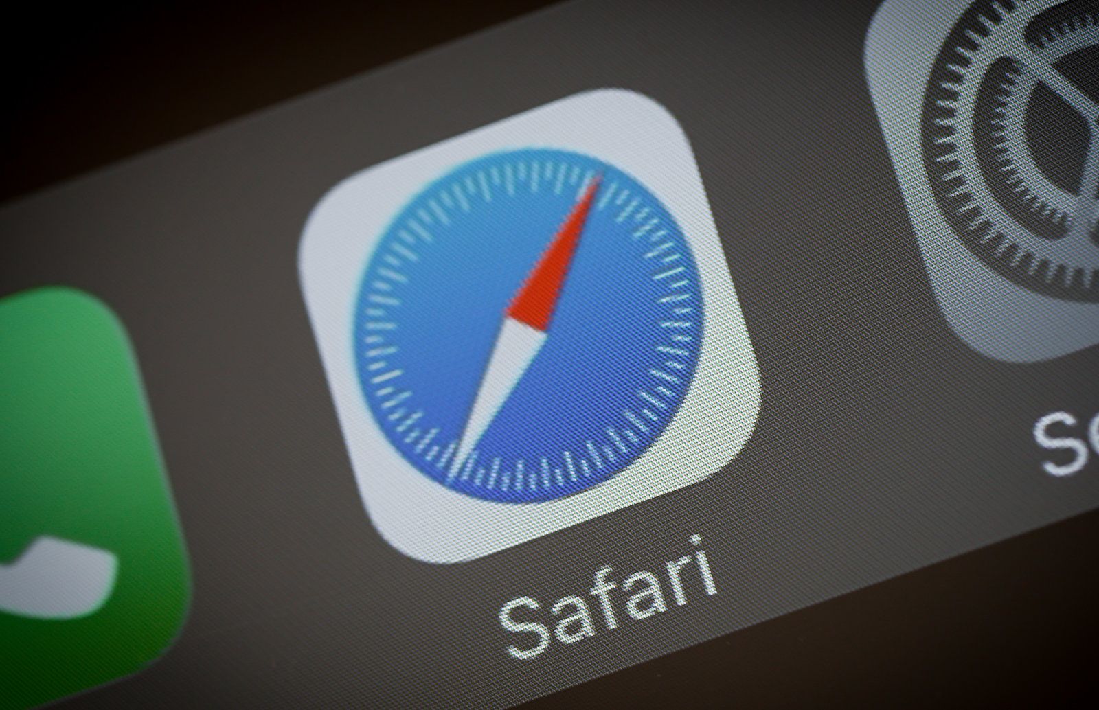 [ad_1] Safari continuă să fie unul dintre cele mai rapide și sigure browsere pentru iPhone, iPad și Mac, datorită optimizărilor sistemului și funcțiilor avansate de protecție a intimității