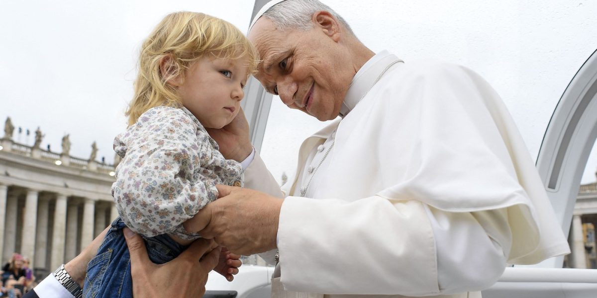 FOTO Răspunsul Papei Leon pentru o fetiță din București, chiar în noaptea de Crăciun