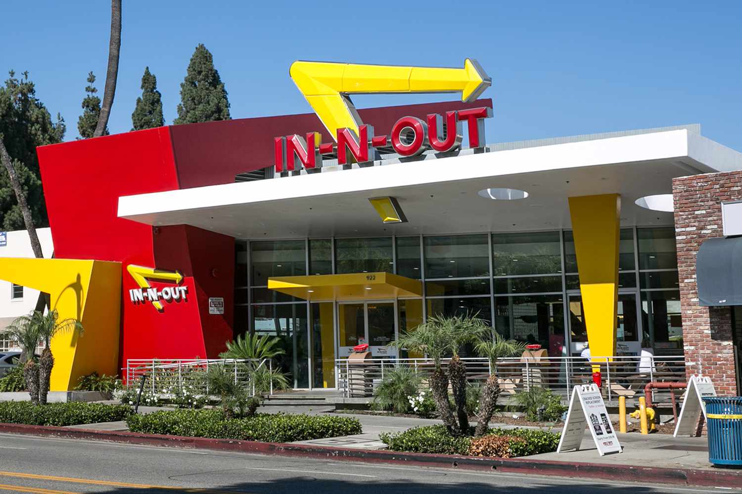 In-N-Out elimină codul „67” din sistemul său de comandă după tendința virală „6‑7”.