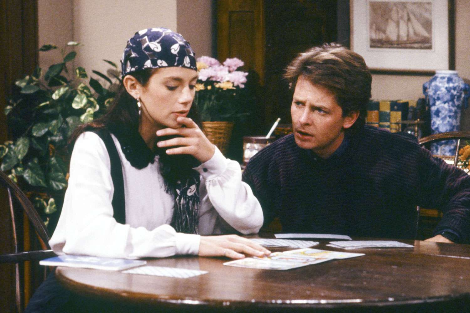 De ce Justine Bateman nu mai suportă atitudinea fratelui ei, Michael J. Fox, din „Family Ties”.