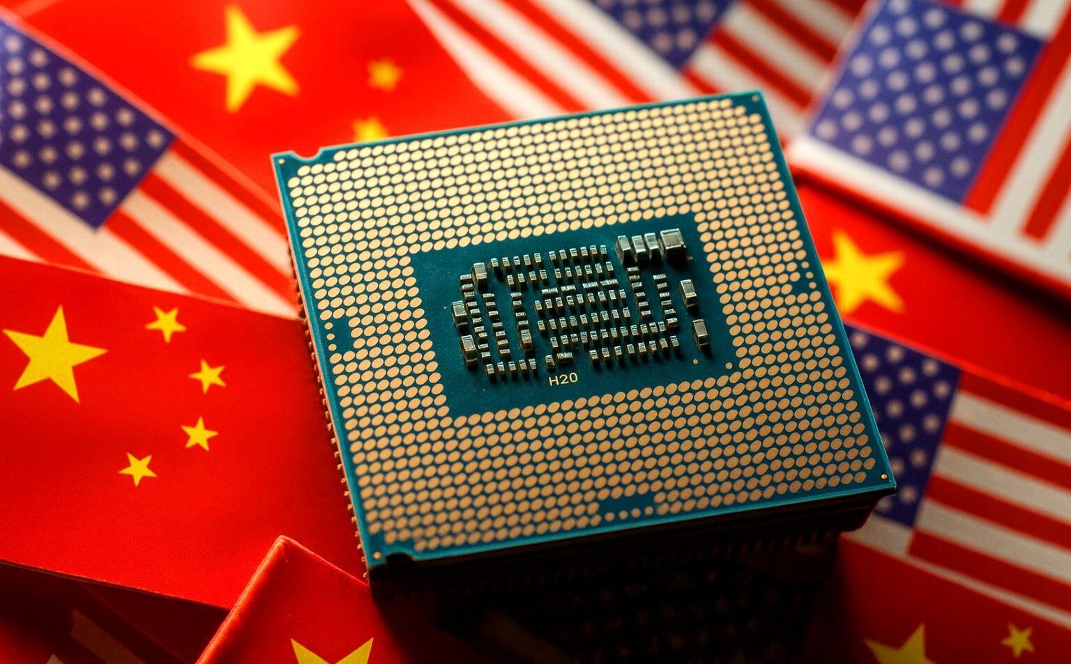 [ad_1] Războiul cipurilor pentru inteligență artificială a devenit centrul atenției globale, deoarece GPU‑urile Nvidia și echivalentele chinezești reprezintă resursele esențiale pentru antrenarea modelelor mari de limbaj și pentru aplicații critice