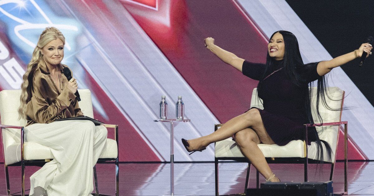 Nicki Minaj îl numește „asasin” pe J. D. Vance, la un eveniment al văduvei lui Charlie Kirk. Reacția Erikăi Kirk: „Trebuie să râzi”