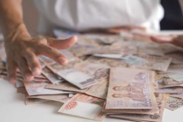 Ordonanța – trenuleț înăsprește regulile pentru companiile de stat. Proiectul prevede și sancțiuni de până la 60.000 de lei pentru conducere