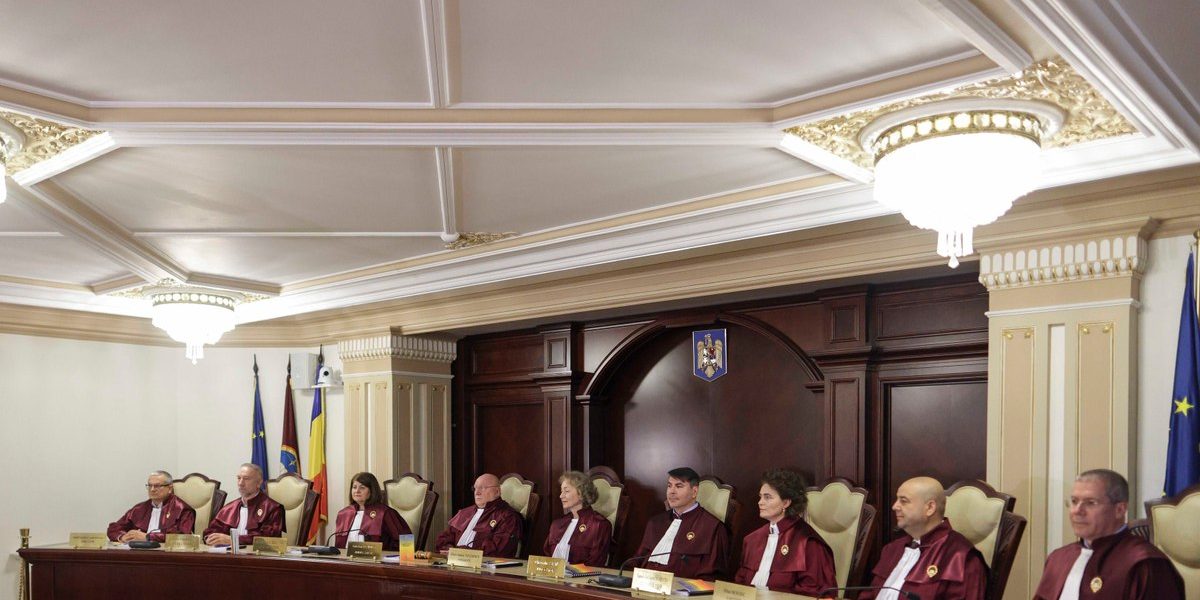 Mesajul dur al unui profesor de Drept: Dacă un neurochirurg de 65 de ani poate opera, și un judecător poate pronunța divorțuri