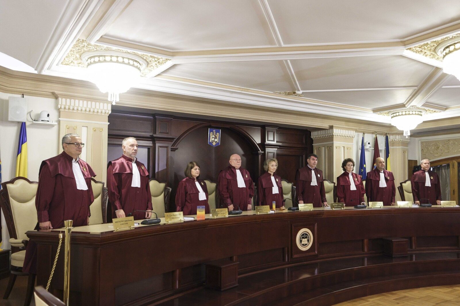 [ad_1] Judecătorii Bogdan Licu, Mihai Busuioc, Gheorghe Stan și Cristian Deliorga, toți acreditați de către Partidul Social Democrat la Curtea Constituțională, au blocat din nou, duminică, 28 decembrie, decizia privind validitatea reformei pensiilor magistraților