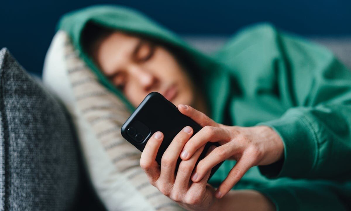 [ad_1] Orientarea ecran Android poate deveni o provocare atunci când aplicațiile rămân blocate în modul portret, chiar dacă telefonul este întors pe orizontală