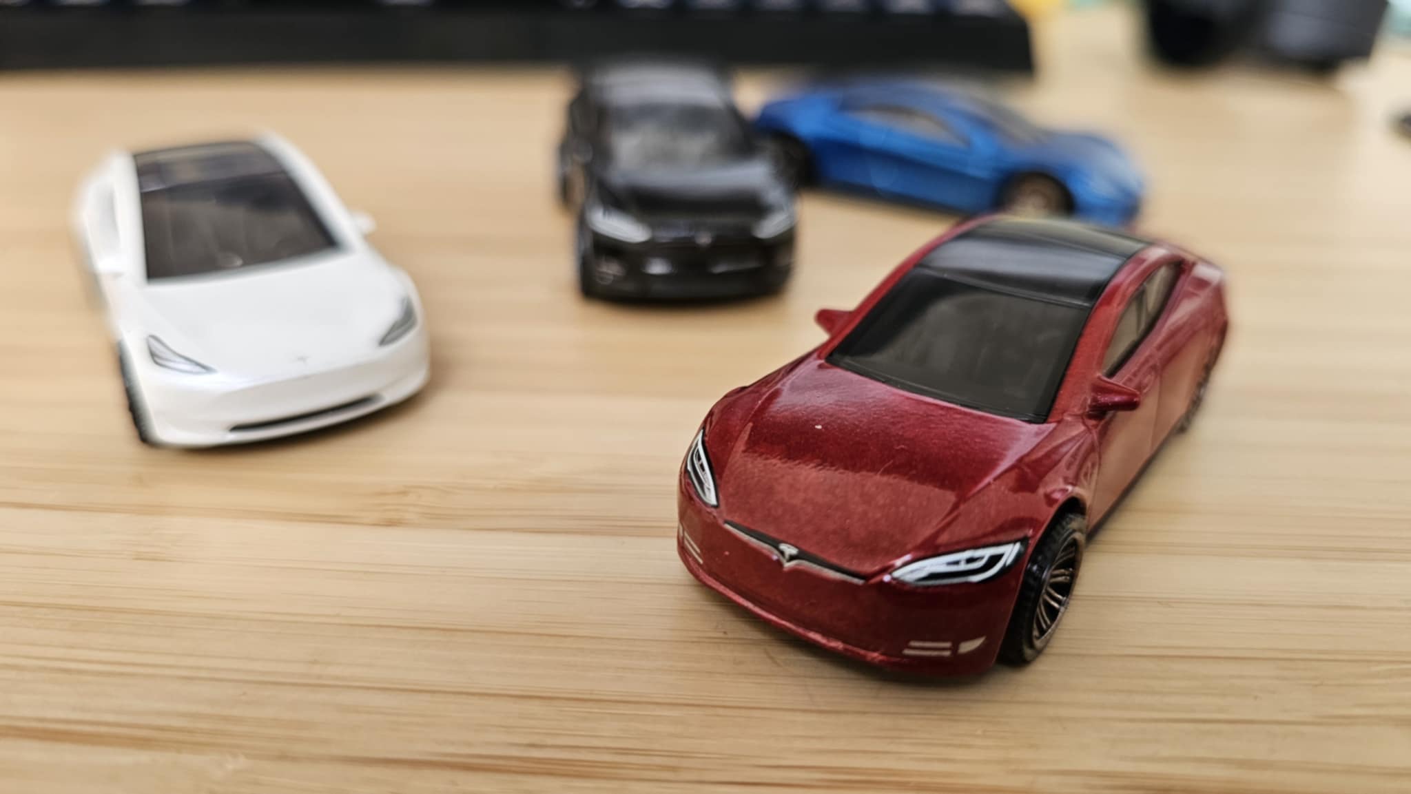 [ad_1] Tesla AI5 a trecut din discuție în promisiunea de autonomie fără șofer, însă recent Elon Musk a confirmat că livrarea în masă a acestui hardware se va amâna până la mijlocul anului 2027