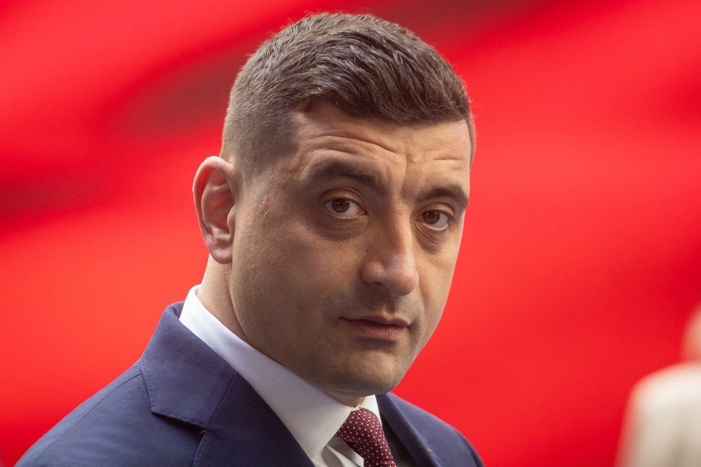 VIDEO George Simion acuză nereguli în Buzău. „Primarii intră în secțiile de vot, în propria moșie”