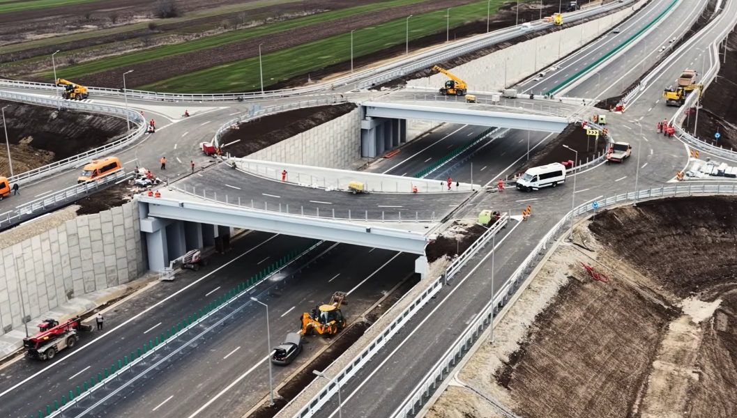 VIDEO Azi s-au deschis încă 50 de km de autostradă. Ruta este una dintre cele mai vitregite până acum