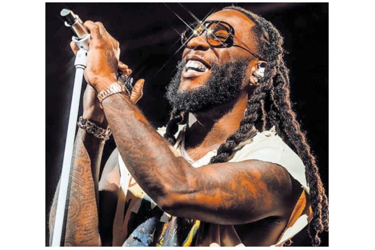 [ad_1] Burna Boy a declanșat o controversă la Red Rocks Amphitheatre în noiembrie, moment care a redirecționat discuția despre turneu și a generat o reacție globală intensă pe rețelele sociale