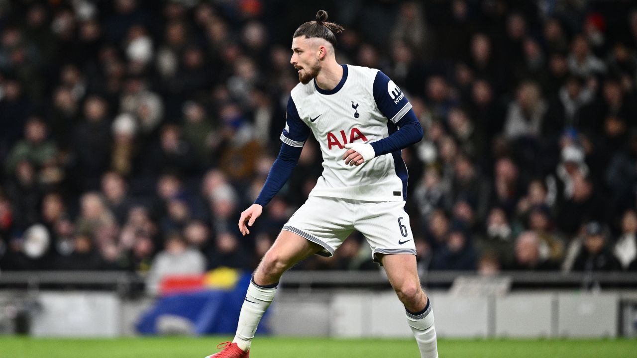 Crystal Palace vs. Tottenham, ora 18:30, TRANSMISIE LIVE pe VOYO. Alcătuirea echipelor start! Decizia privind Radu Drăgușin.