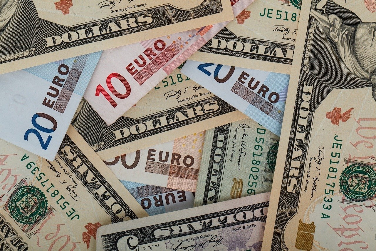 Bulgaria adoptă euro în timp ce temeri legate de inflație persistă, în timp ce Croația devine ultima țară ce va folosi moneda europeană în 2023