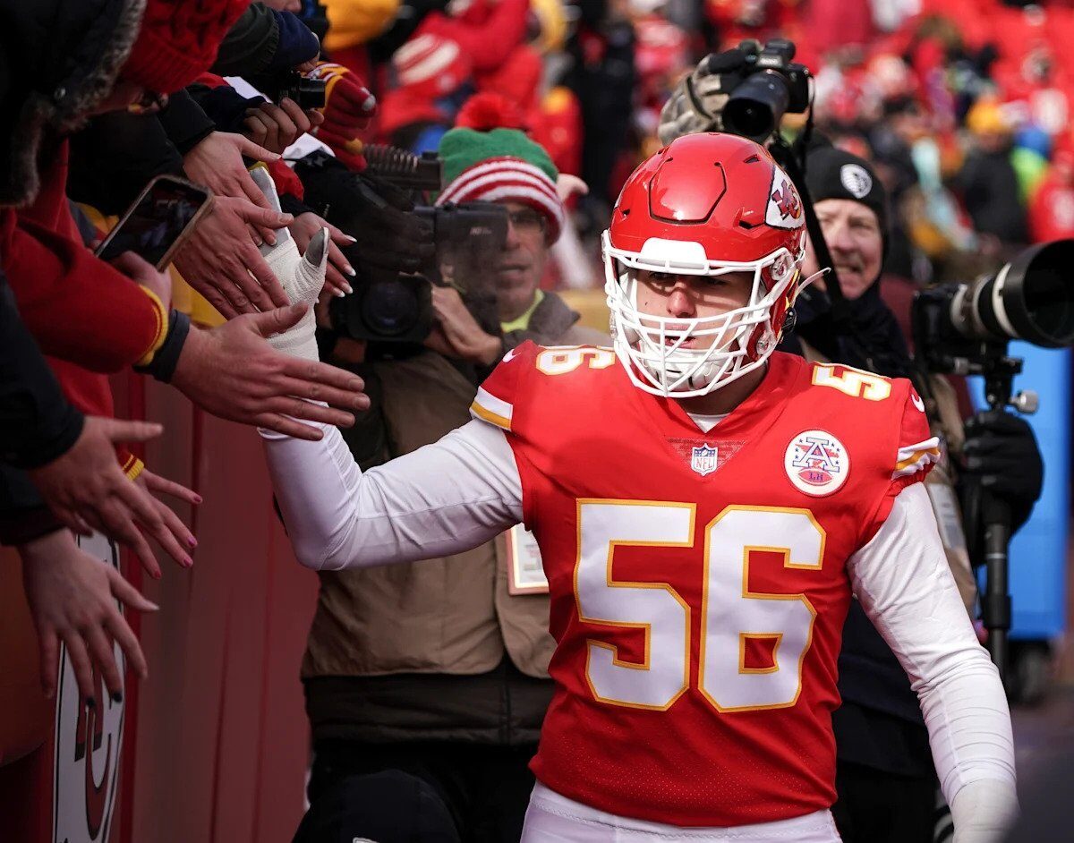 [ad_1] George Karlaftis, tânărul pass‑rusher al Kansas City Chiefs, figurează în raportul de accidentări al echipei din această săptămână, însă informațiile recente indică posibilitatea ca el să fie în teren în confruntarea cu Houston Texans la „Sunday Night Football”
