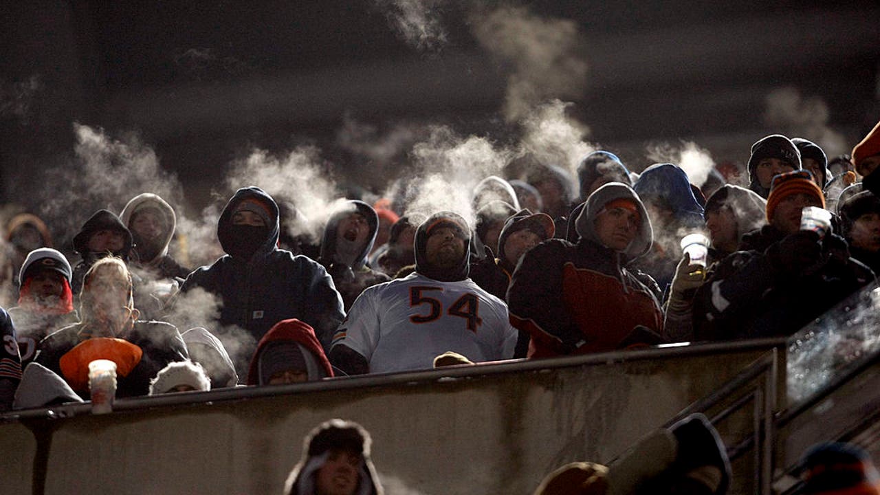 [ad_1] Chicago Bears înfruntă Cleveland Browns în duminică la Soldier Field, într-un meci decisiv pentru accesul în playoff, iar condiţiile meteo extreme – temperaturi sub zero și vânt puternic – vor juca un rol crucial