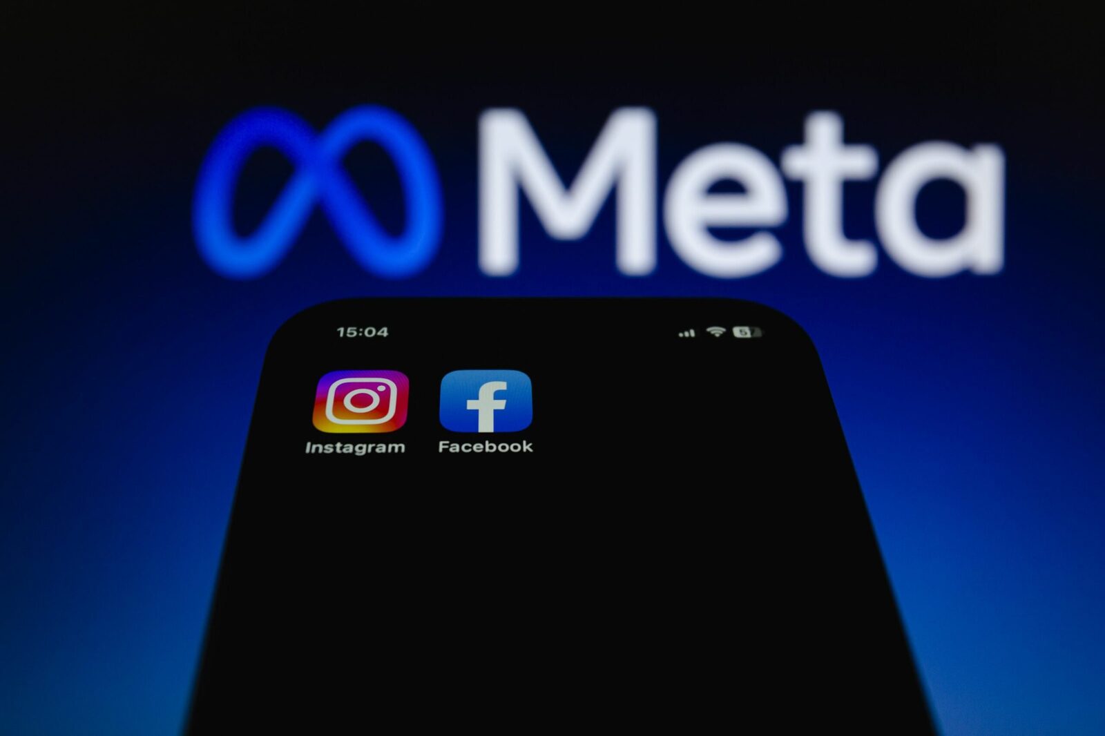 [ad_1] Meta, deținătoarea Facebook și Instagram, va permite utilizatorilor din UE să partajeze mai puține date personale pentru reclamele personalizate, potrivit unui comunicat de presă al Comisiei Europene
