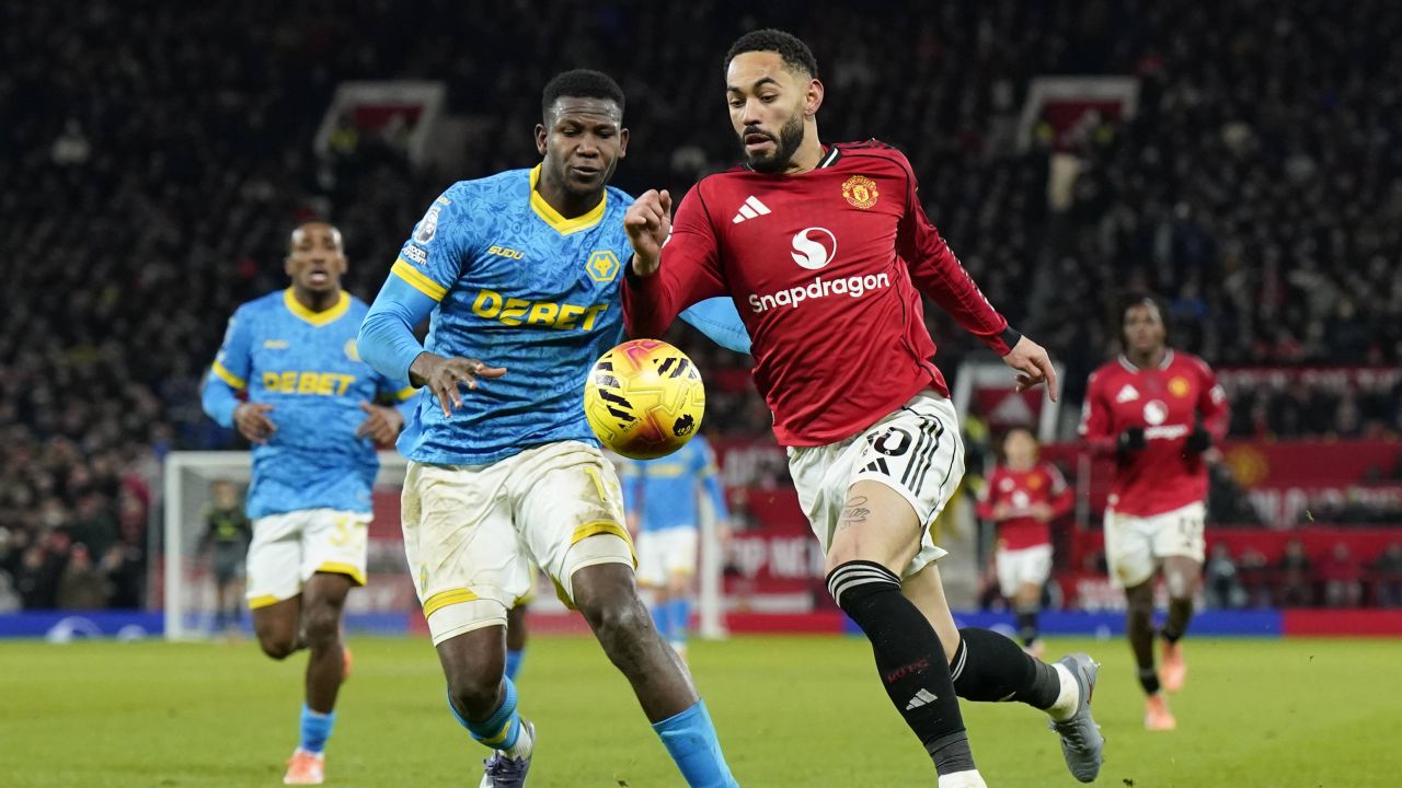 Manchester United, o nouă dezamăgire în Premier League Manchester United a înregistrat o remiză dezamăgitoare cu Wolverhampton, scor 1-1, într-un meci din runda a 19-a din Premier League, consolidând astfel un sezon plin de provocări pentru echipa pregătită de Erik ten Hag