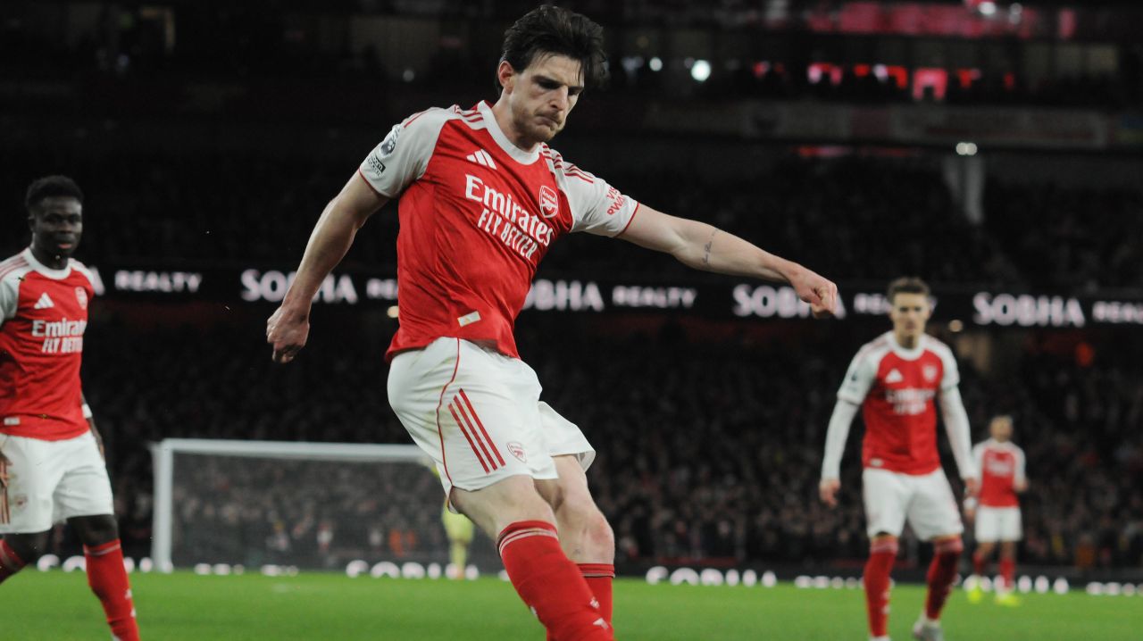 Arsenal, în căutarea titlului în Premier League Arsenal continuă să facă valuri în Premier League, demonstrând o formă de excepție în acest sezon