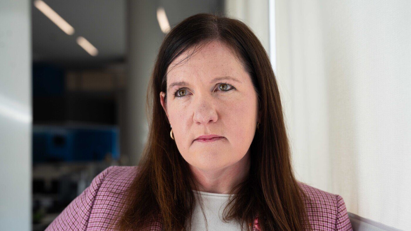 [ad_1] Cazul Rebecca Kelly Slaughter a ajuns în fața Curții Supreme, unde se discută dacă președintele poate demite un comisar al FTC fără motiv justificat, o decizie ce ar putea redefini independența agențiilor federale