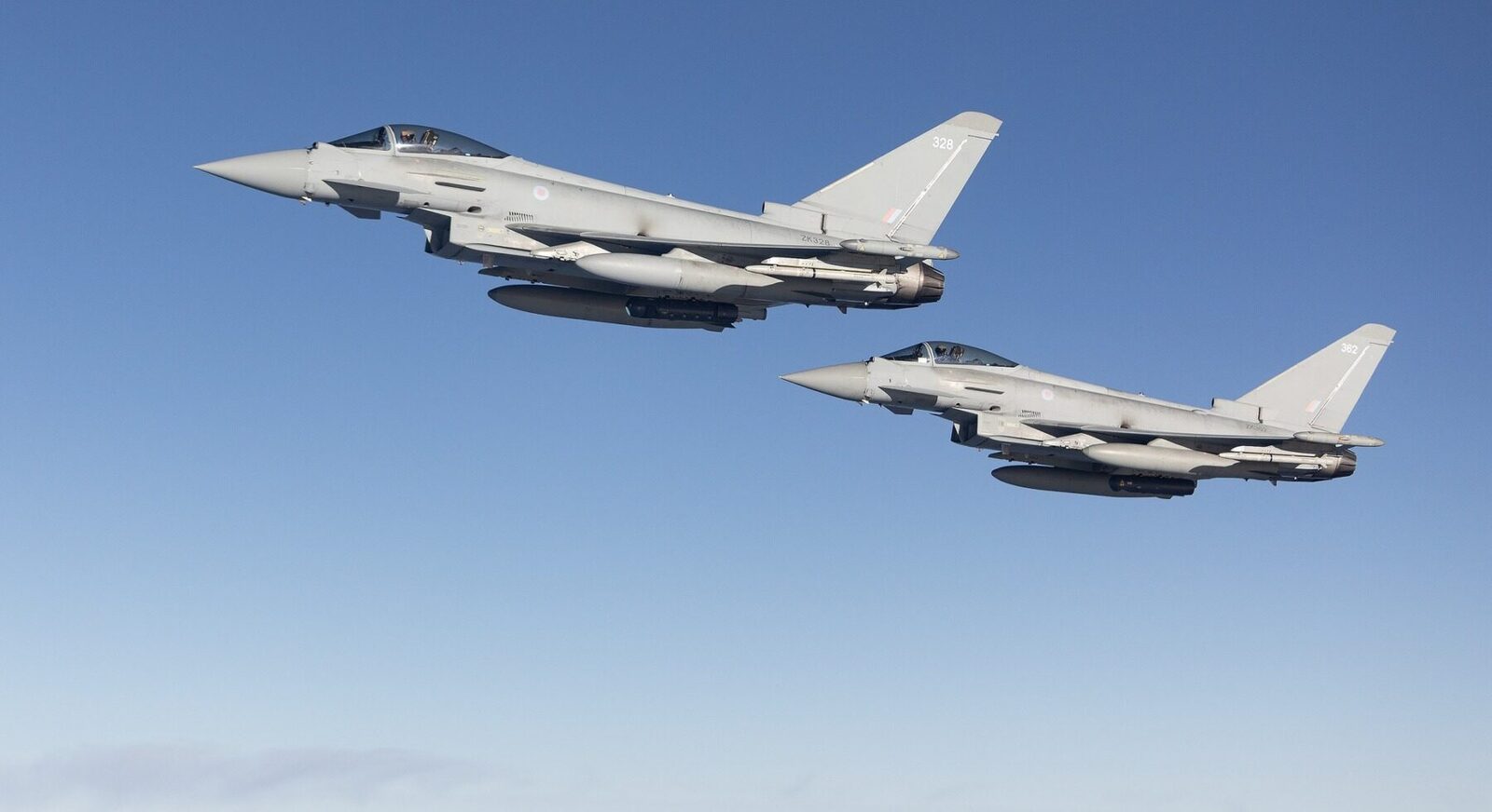 Atac coordonat al Londrei și Parisului în Siria, țintă: sit suspectat de activitate a grupării Stat Islamic Sâmbătă seara, o operațiune militară comună între Regatul Unit și Franța a avut loc în centrul Siriei, într-o regiune tumultoasă de luni de zile din cauza prezenței și activităților grupării Stat Islamic