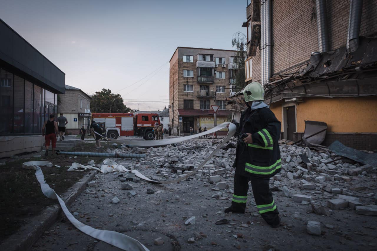 Noaptea dintre vineri și sâmbătă a adus noi valuri de violență asupra celor mai importante orașe ale Ucrainei, Kiev și Harkov, fiind ținte principale ale atacurilor rusești