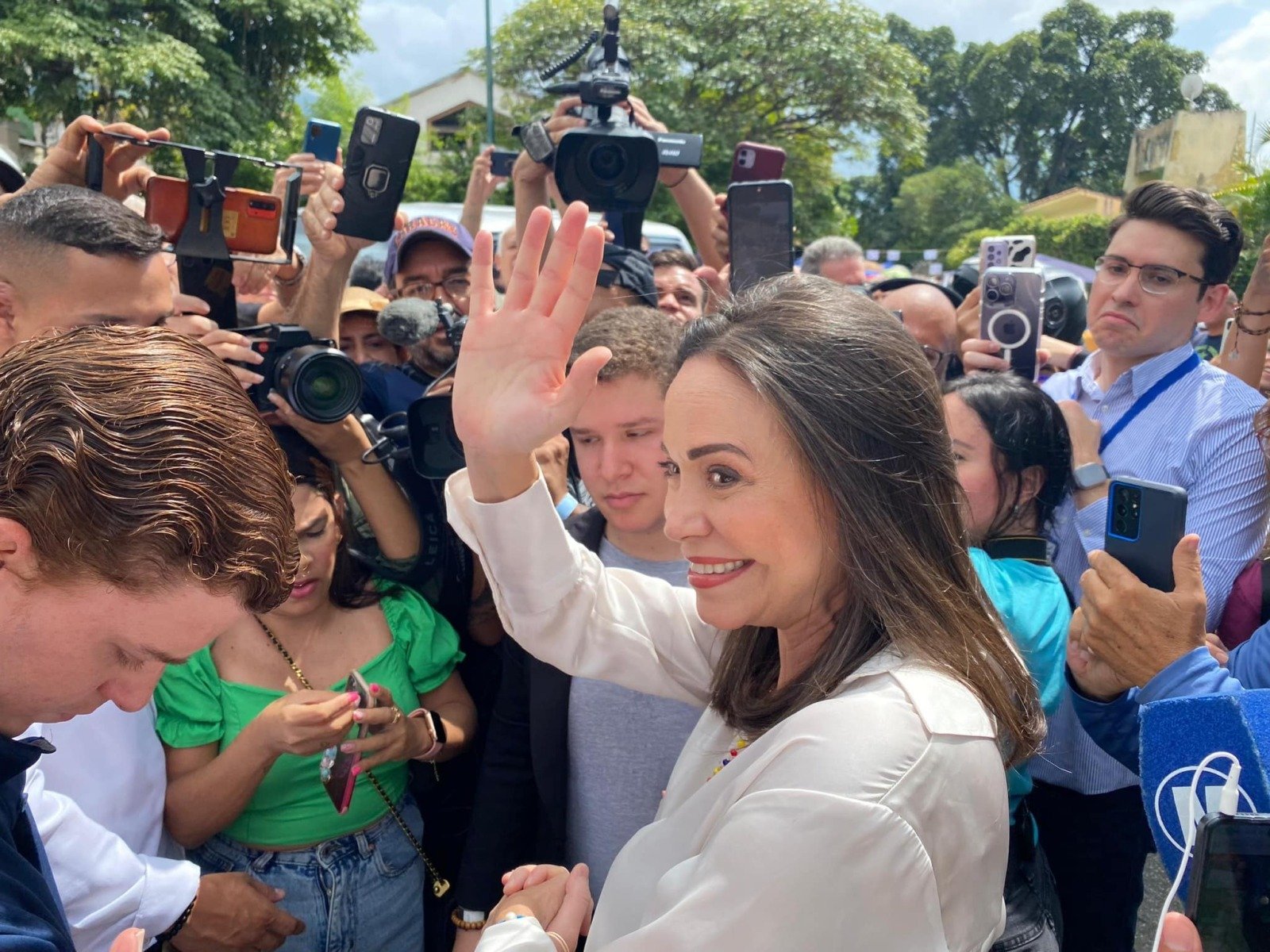 Venezuela rămâne în stare de incertitudine politică după plecarea lui Nicolás Maduro, situație care ridică întrebări alambicate despre cine ar putea prelua conducerea țării în aceste vremuri tumultoase