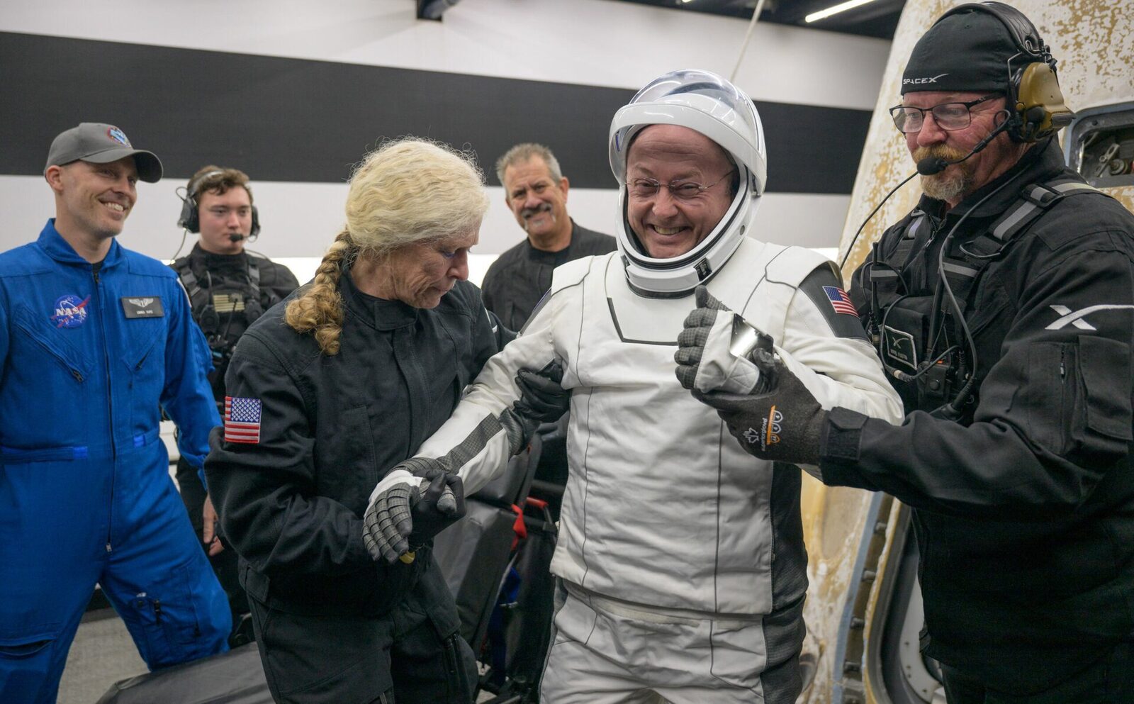 Echipajul NASA s-a întors pe Pământ după o avarie medicală minoră suferită în spațiu, eveniment care marchează pentru prima dată în cei 65 de ani de istorie a zborurilor umane cu NASA o evacuare medicală de urgență în cadrul unei misiuni spațiale