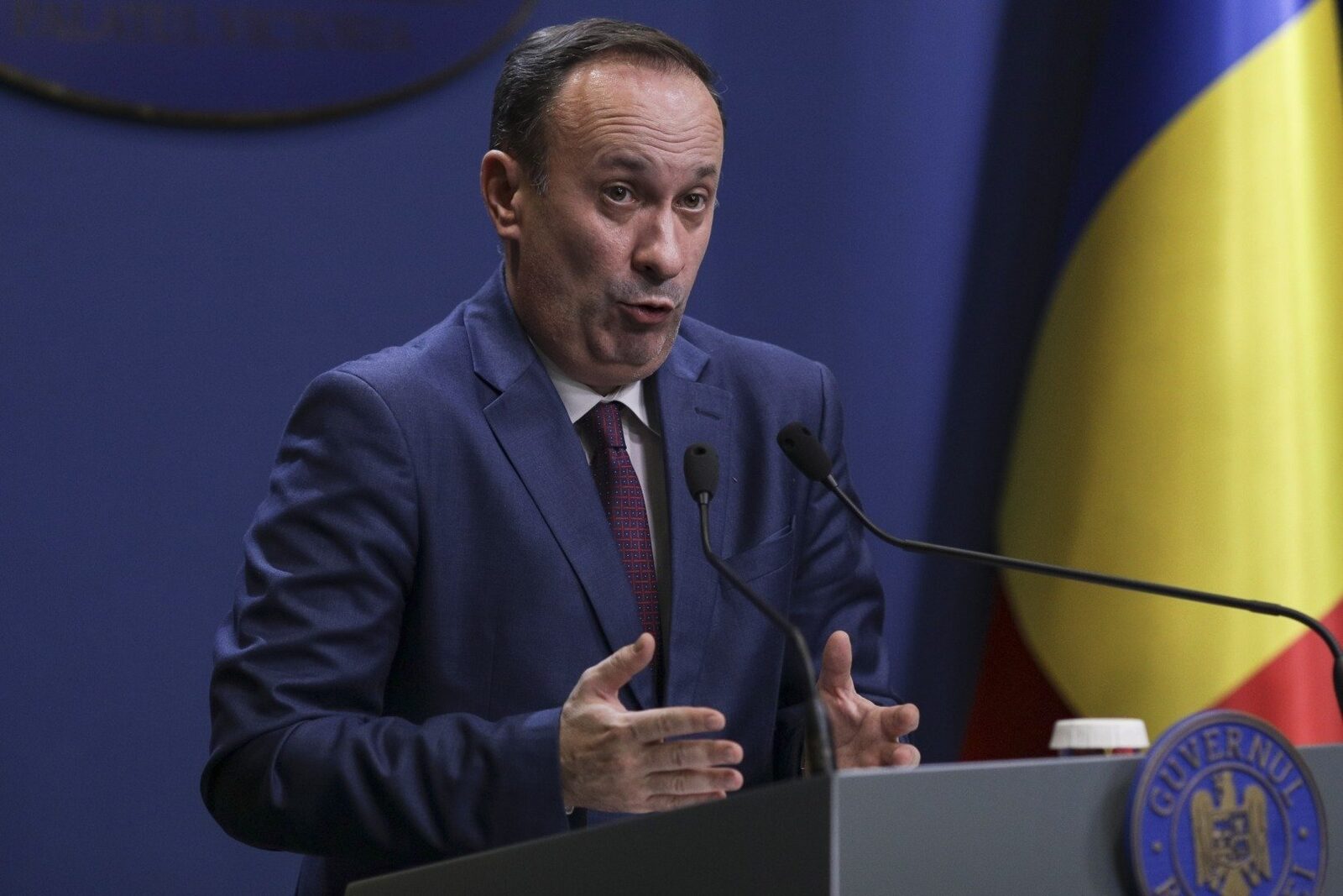 Fostul ministru PSD Adrian Câciu îl atacă dur pe premierul Ilie Bolojan, numindu-l „dictator” într-un atac venit în plin tumult politic