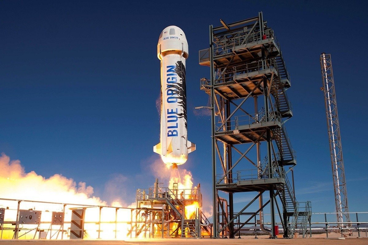 Blue Origin, compania spațială fondată de miliardarul american Jeff Bezos, și-a anunțat miercuri intenția de a lansa o rețea impresionantă de 5.408 sateliți pe orbită joasă, într-un efort de a revoluționa serviciile globale de comunicații