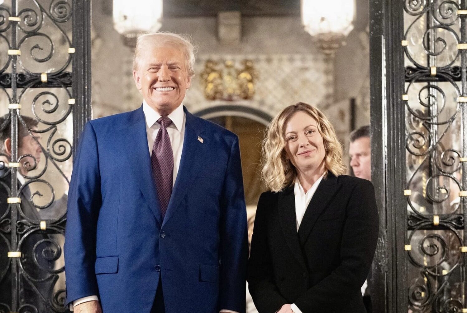 Giorgia Meloni deschide discuția despre posibilitatea acordării Premiului Nobel pentru Pace pentru Donald Trump, într-un context geopolitic tensionat Premierul italian Giorgia Meloni a făcut un declarație surprinzătoare vineri, în timpul unei conferințe de presă desfășurate după întâlnirea cu cancelarul german Friedrich Merz