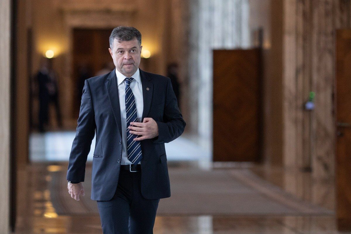 Premierul Ilie Bolojan a anunțat, sâmbătă, că noul ministru al Educației va fi desemnat în luna ianuarie, după consultări intense și analize ale partenerilor de coaliție din PNL