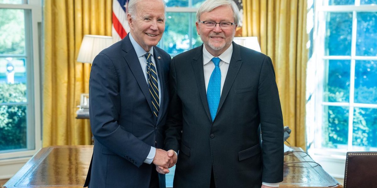 Kevin-Rudd-ambasadorul-Australiei-in-SUA-si-presedintele-american-Joe-Biden-la-Washington-pe-1-mai-2.jpeg - StiriFresh