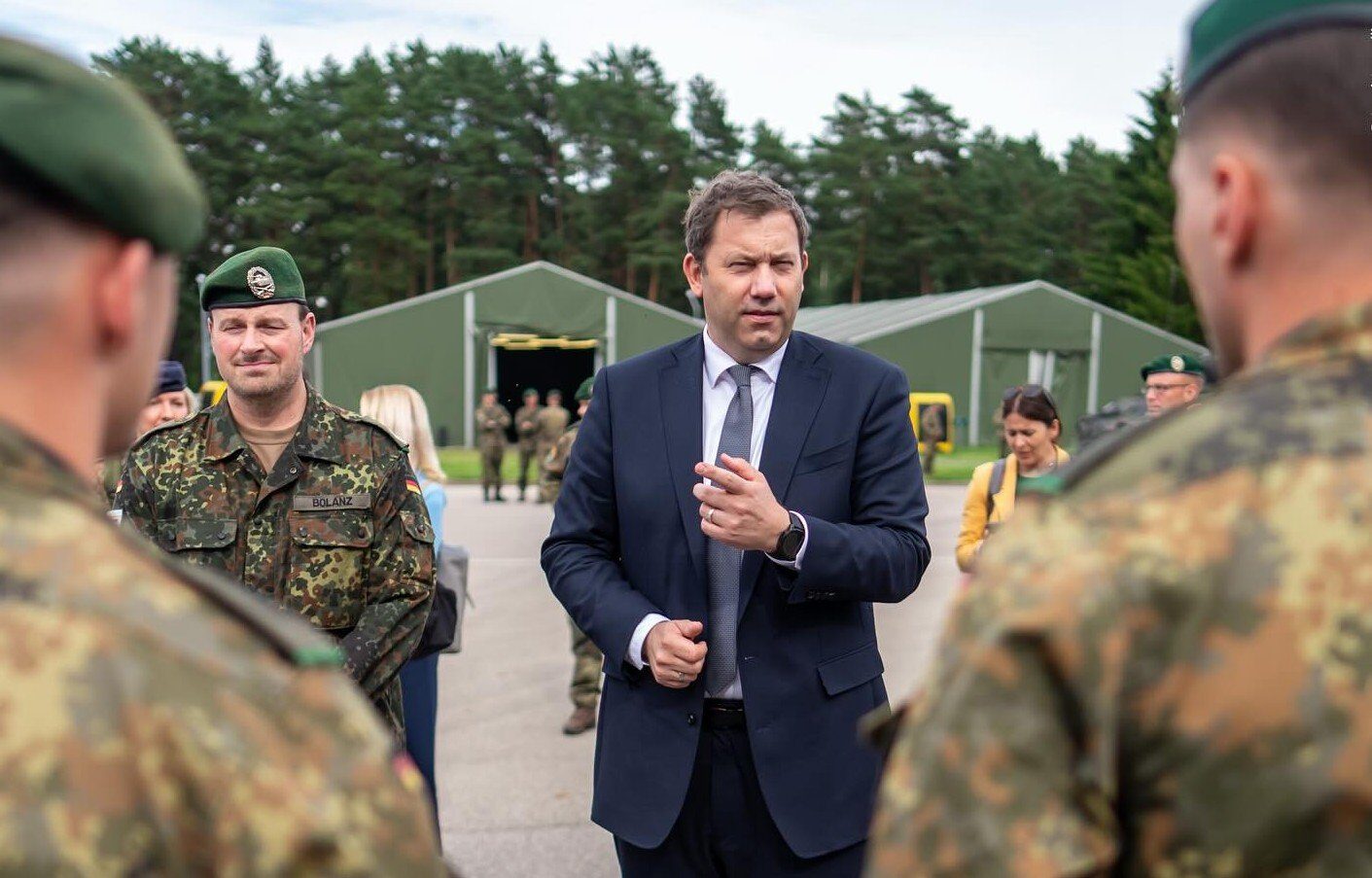 Europa, în pragul unei crize transatlantice: amenințarea destrămării alianței Relația transatlantică, fundamentul politic și militar al securității continentale după cel de-al Doilea Război Mondial, pare a fi pe cale de a suferi o ruptura majoră