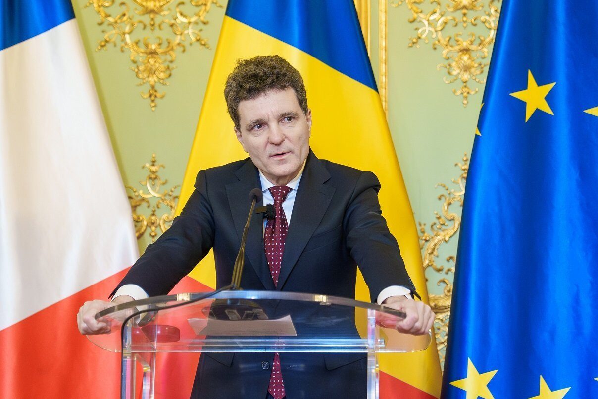 Nicușor Dan, decorat la Focșani cu ocazia celor 160 de ani ai Colegiului „Unirea”