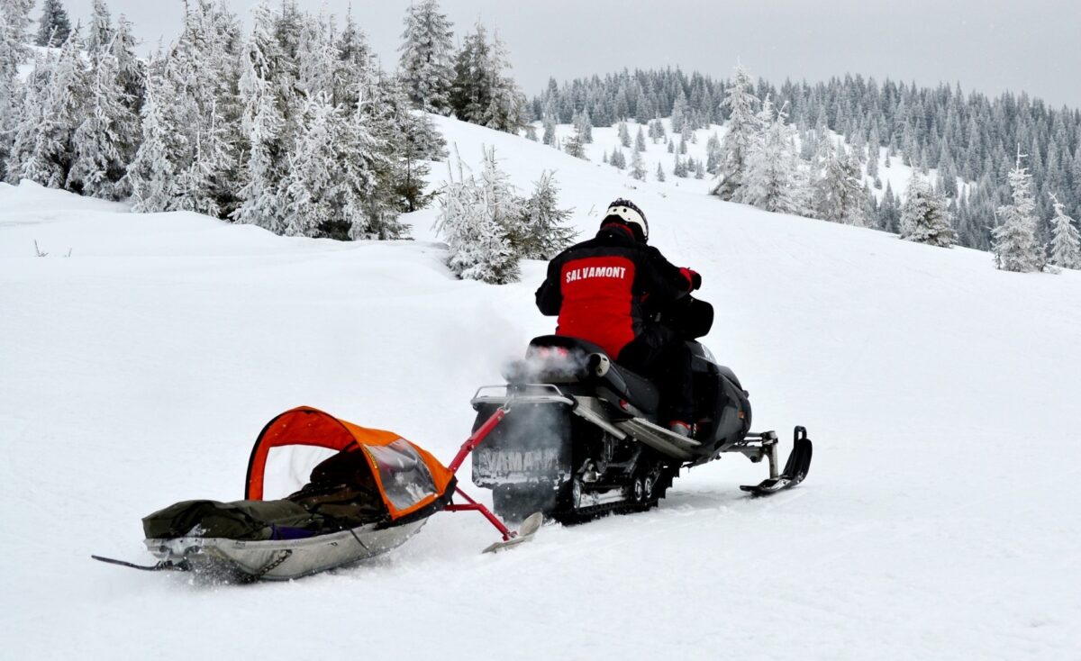 Alertă de temperaturi extreme: Zona montană și regiunile intracarpatice sub cod galben de ger sever Temperaturile extrem de scăzute care se instalează în aceste zile aduc un nou val de dificultăți pentru locuitorii și vizitatorii din zonele montane și regiunile intracarpatice ale României