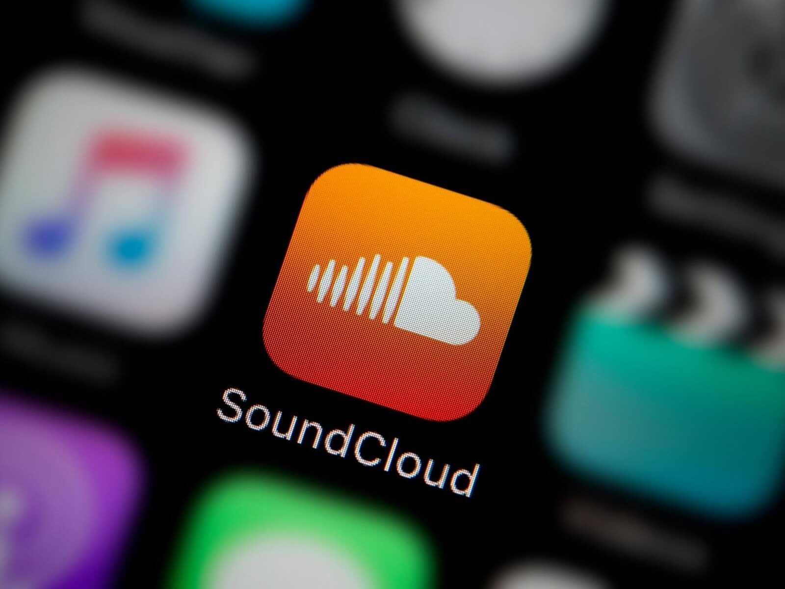 O breșă masivă de date a pus în alertă milioane de utilizatori ai platformei SoundCloud, scoțând la iveală o situație mai complicată și mai subtilă decât simpla compromitere a parolelor