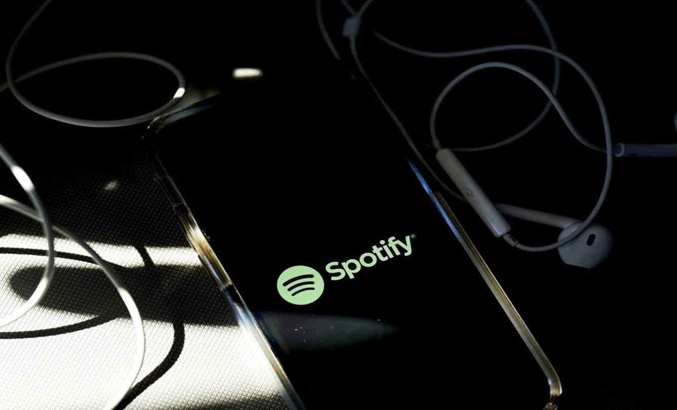 Spotify își schimbă radical modul în care utilizatorii interacționează cu muzica și podcasturile preferate, transformându-se dintr-o simplă platformă de streaming într-un spațiu de socializare integrat